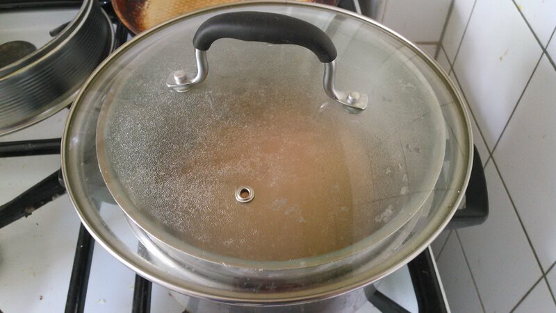 covered mixing bowl au bain marie with dough