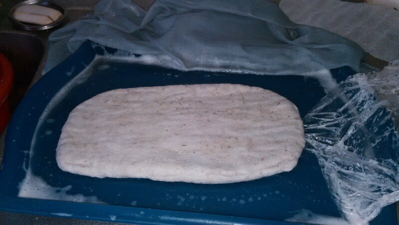 One mold fully enclosed in 2 layers of 3 layers of wool on both sides.